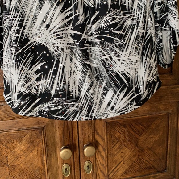NWT Brittany Black b/w blouse w glitter. Excellent condition - Picture 8 of 8